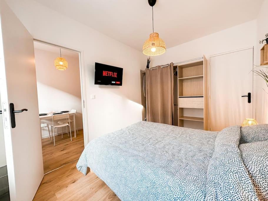 Nouveau ** Le Raffine Au Coeur De Guingamp ** Parking Εξωτερικό φωτογραφία