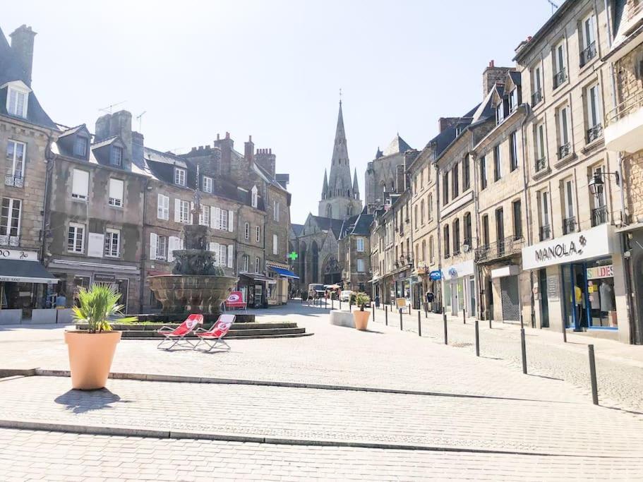 Nouveau ** Le Raffine Au Coeur De Guingamp ** Parking Εξωτερικό φωτογραφία